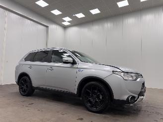 Coche accidentado Mitsubishi Outlander 2.0 PHEV 4WD Edition X-Line Navi Clima 2015/1