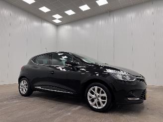 Schadeauto Renault Clio 0.9 TCe Limited 5-drs Navi Airco 2019/8
