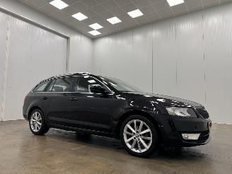 Auto incidentate Skoda Octavia Combi 1.6 TDI Ambition Panoramadak Navi Clima 2015/1