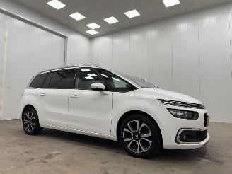 damaged passenger cars Citroën C4 SpaceTourer 1.2 PureTech 7-Pers. Navi Clima 2019/6