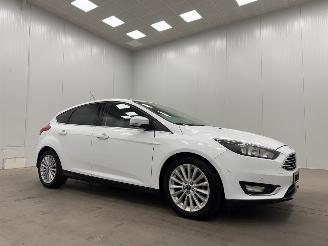 skadebil auto Ford Focus 1.0 Titamium 5-drs Navi Clima 2016/10
