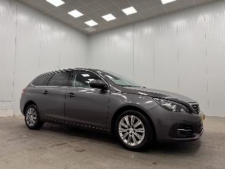 Schadeauto Peugeot 308 SW 1.2 PureTech Premium Panoramadak Navi Clima 2019/11