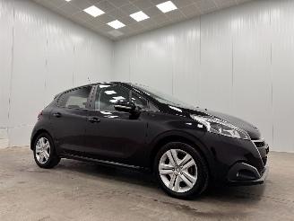 Coche accidentado Peugeot 208 1.2 PureTech Signature 5-drs Navi Airco 2018/10