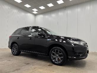 krockskadad bil auto Mitsubishi Outlander 2.0 PHEV Instyle 4WD Navi Clima 2015/11