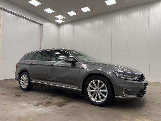 Vaurioauto  passenger cars Volkswagen Passat Variant 1.4 TSI PHEV GTE pLUGNavi Clima 2016/12