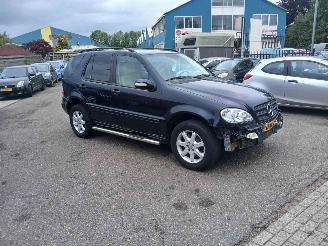 Damaged car Mercedes ML ML I (163) SUV 320 3.2 V6 18V (M112.942) [160kW] 2001/11