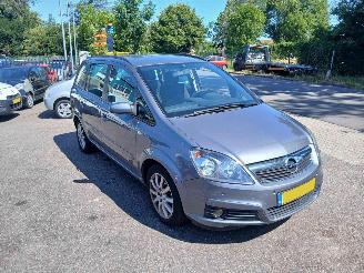 krockskadad bil auto Opel Zafira Zafira (M75) MPV 1.8 16V Ecotec (Z18XER(Euro 4)) [103kW] 2007/11