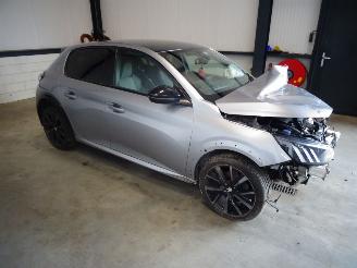 Salvage car Peugeot 208 1.2 THP 2021/7