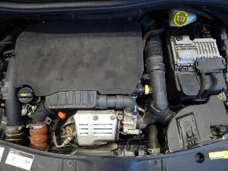 Peugeot 2008 1.2 THP picture 5