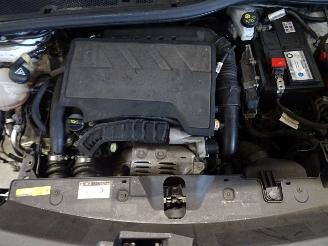 Peugeot 2008 1.2 THP picture 4