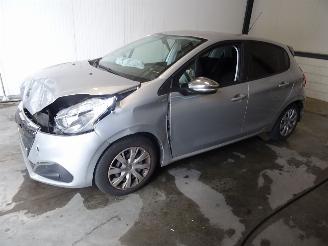 Uttjänta bilar auto Peugeot 208 1.2 VTI 2015/12