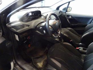Peugeot 208 1.4 VTI picture 6