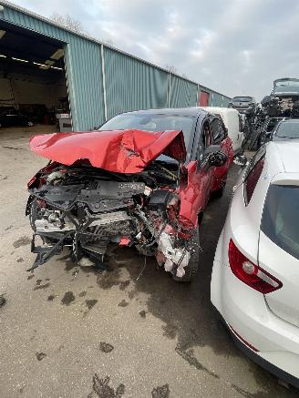 damaged passenger cars Renault Captur 0,9 TCE Intens 2018/1
