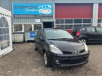 Auto da rottamare Renault Clio Clio III (BR/CR), Hatchback, 2005 / 2014 1.6 16V 2006/6