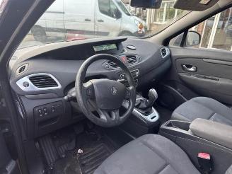 Renault Grand-scenic Grand Scenic III (JZ), MPV, 2009 / 2016 2.0 16V CVT picture 4