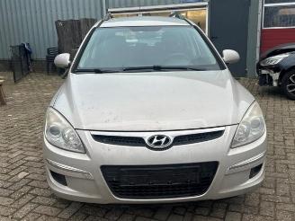 Hyundai I-30 i30 Crosswagon (WWH), Combi, 2007 / 2012 1.6 CRDi 16V VGT HP picture 2