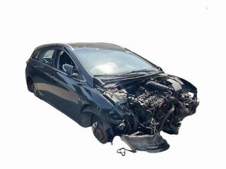 Vaurioauto  passenger cars Hyundai I-40 i40 CW (VFC), Combi, 2011 / 2019 1.7 CRDi 16V 2012/1