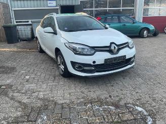 Coche siniestrado Renault Mégane Megane III Grandtour (KZ), Combi 5-drs, 2008 / 2016 1.2 16V TCE 115 2014/9