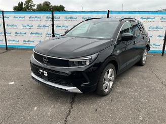 Schadeauto Opel Grandland 1.6 Ultimate Plug-in Hybrid 2024/8