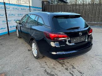 Opel Astra Sports Tourer 1.2 Turbo (96kW) picture 3