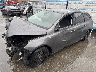 damaged passenger cars Peugeot 308 SW Style 2020/1