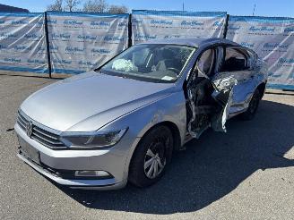 Vaurioauto  passenger cars Volkswagen Passat 2.0 TDI SCR Trendline 3C 2018/2