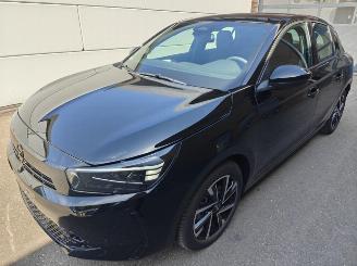 Voiture accidenté Opel Corsa GS. Hybrid 81 kW(110 PS). 6-Gang-Doppelkupplungsgetriebe (eDCT) 2025/11