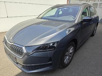 Damaged car Skoda Octavia Combi 1.5 TSI mHEV 110 kW Ambition 2026/4