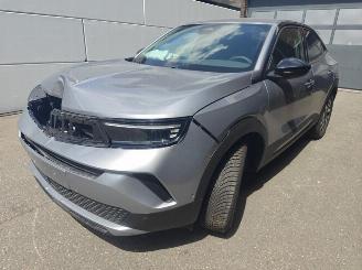 uszkodzony samochody osobowe Opel Mokka Edition. 1.2 Direct Injection Turbo 100 kW (136 PS) 48V Hybrid. 6-Gang-Doppelkupplungsgetriebe (eDTC) 2025/3