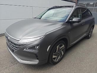 damaged passenger cars Hyundai Nexo Auto rijdt. Storing Hydrogen cel 2019/7