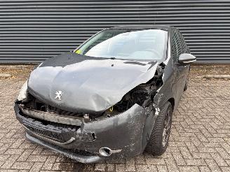 Unfallwagen Peugeot 208  2013/3