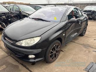 Salvage car Peugeot 206 206 CC (2D), Cabrio, 2000 / 2007 1.6 16V 2004/5
