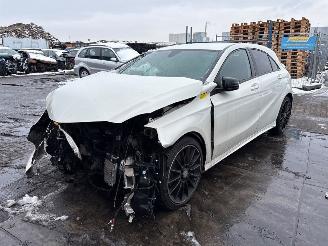 Coche accidentado Mercedes A-klasse A (W176) Hatchback 2012 / 2018 - 1.6 A-160 16V Hatchback  Benzine 1.595cc 75kW (102pk) FWD 2015-07/2018-05 (176.041) M270910 2016/9