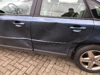 Volvo S-40  picture 6