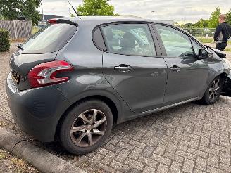 Peugeot 208 208 I (CA/CC/CK/CL) - 1.6 e-HDi FAP Hatchback  Diesel 1.560cc 68kW (92pk) picture 5