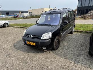 krockskadad bil auto Peugeot Partner  2008/1