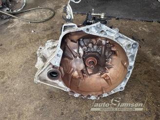 Peugeot 108 108, Hatchback, 2014 1.0 12V VVT-i picture 27