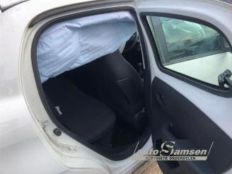 Peugeot 108 108, Hatchback, 2014 1.0 12V VVT-i picture 6