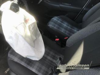 Peugeot 108 108, Hatchback, 2014 1.0 12V VVT-i picture 14