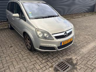 uszkodzony samochody osobowe Opel Zafira  2005/11