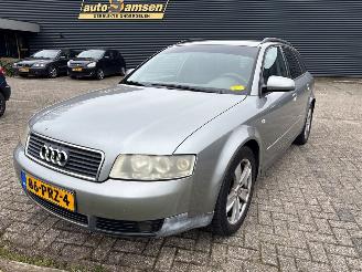 Schadeauto Audi A4 A4 Avant (B6) Combi 2001 / 2005 - 1.8 T 20V Combi/o  Benzine 1.781cc 110kW (150pk) FWD 2001-09/2002-07 (8E5) AVJ 2002/4