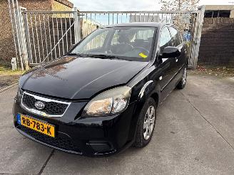 Coche accidentado Kia Rio Rio II (DE) Hatchback 2005 / 2011 - 1.4 16V Hatchback  Benzine 1.399cc 71kW (97pk) FWD 2005-03/2011-12  G4EE 2011/11