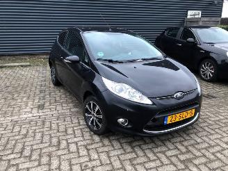 Vaurioauto  passenger cars Ford Fiesta 1.6 TDCI - Fiesta 6 (JA8) Hatchback 2008 / 2017 - 1.6 TDCi 16V 95 Hatchback  Diesel 1,560cc 70kW (95pk) FWD 2010-02/2015-12  TZJB 2011/10