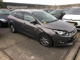 skadebil auto Ford Focus  2012/5