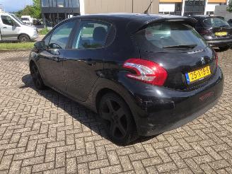 Peugeot 208  picture 11