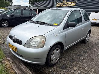 uszkodzony samochody osobowe Toyota Yaris Zonder Airco - Yaris (P1) Hatchback 1999 / 2005 - 1.0 16V VVT-i Hatchback  Benzine 998cc 50kW (68pk) FWD 1999-04/2005-09 (SCP10) 1SZFE 1999/5