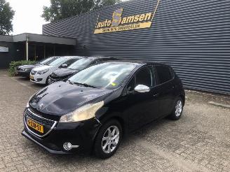Schadeauto Peugeot 208  2015/2