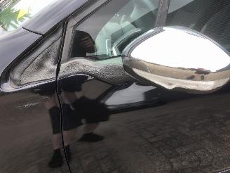 Peugeot 208  picture 3