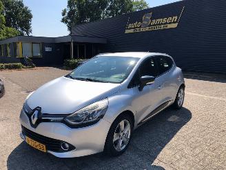 Vaurioauto  passenger cars Renault Clio  2014/5