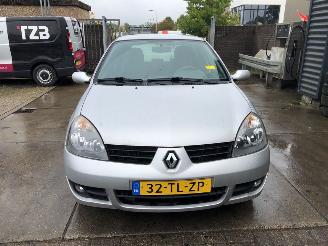 Renault Clio  picture 2